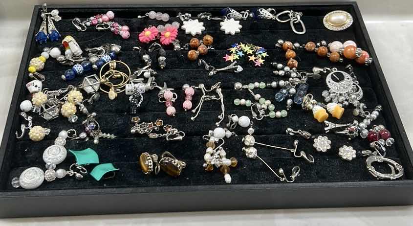 Photo 1 of EARRINGS