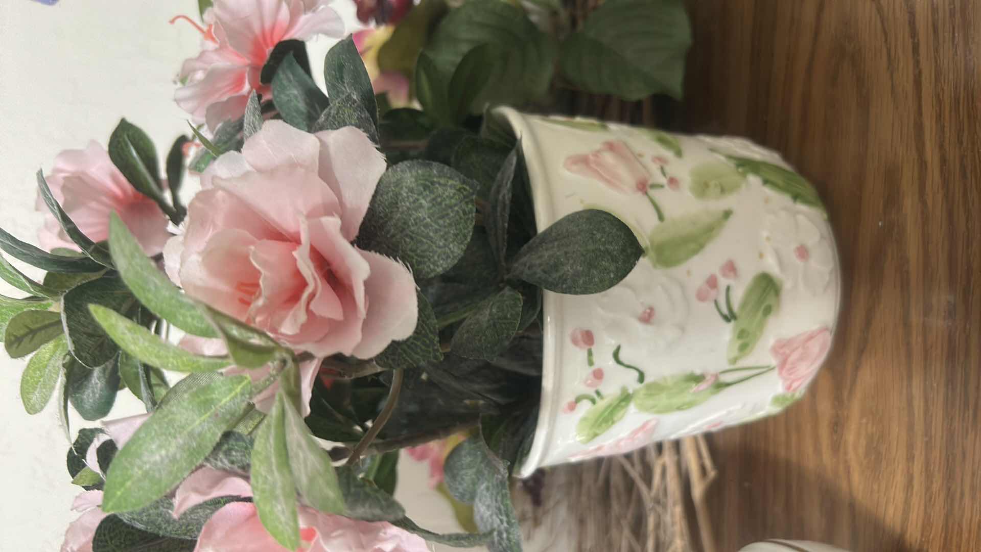 Photo 1 of TABLE LAMP & HOME DECOR