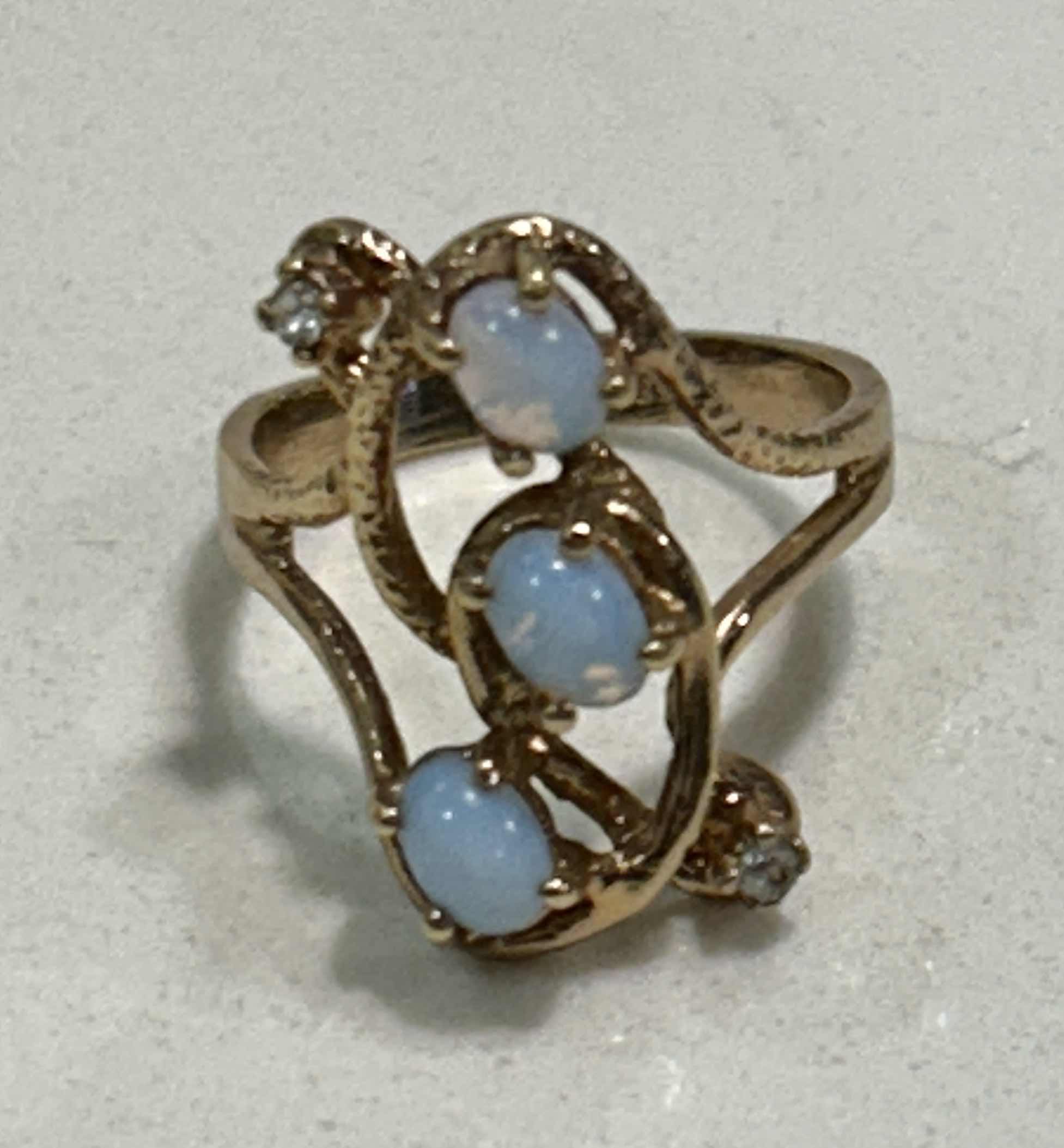 Photo 1 of 1970S 18 K GOLD PLATED TRIPLE OPAL OPALITE BRUTALIST RING ESTIMATED SIZE 7