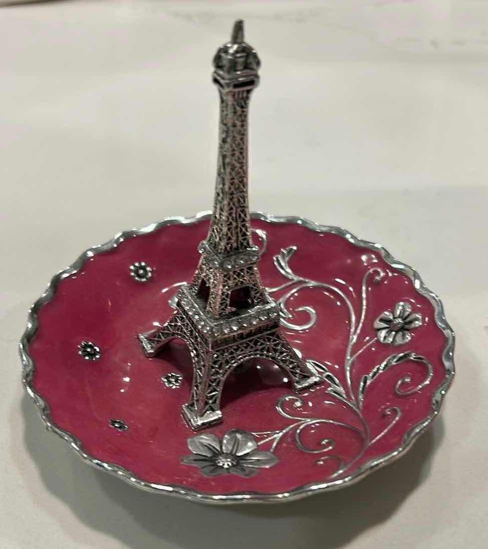 Photo 1 of RING HOLDERS AND 2 RINGS EST SIZE 7