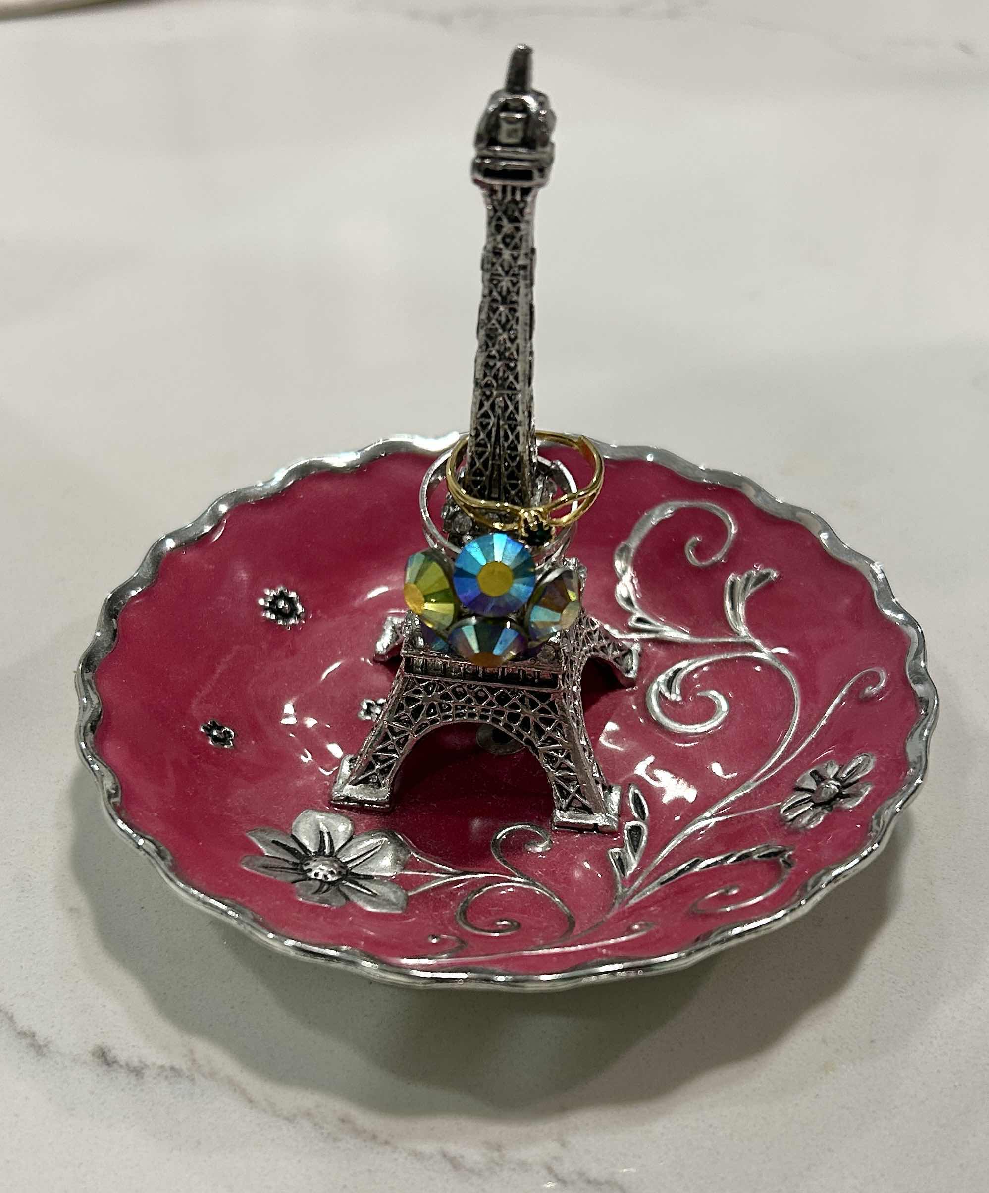 Photo 1 of RING HOLDERS AND 2 RINGS EST SIZE 7