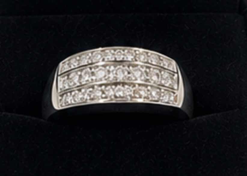 Photo 1 of 10K WHITE GOLD DIAMOND RING
0.50 CTW 5.2G (EST SIZE 9-10) #43 $2,800