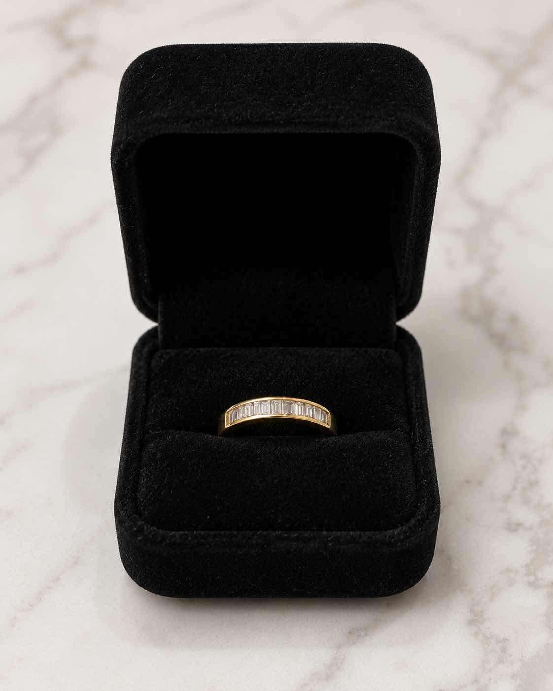 Photo 1 of 18K YELLOW GOLD DIAMOND RING 3.9 1G SIZE 6 1/2 W APPRAISAL #2008 $3378