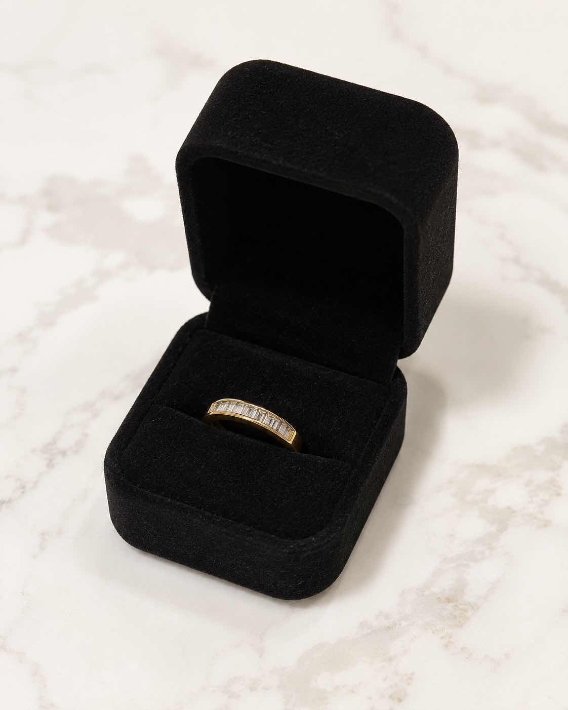 Photo 1 of 18K YELLOW GOLD DIAMOND RING 3.9 1G SIZE 6 1/2 W APPRAISAL #2008 $3378