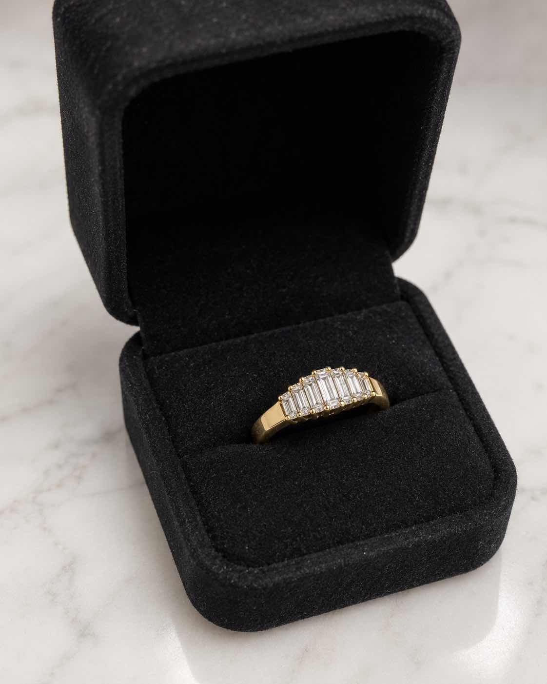 Photo 1 of 18K YELLOW GOLD 0.90 CTW DIAMOND RING 4.8 8G SIZE 6W APPRAISAL #2004