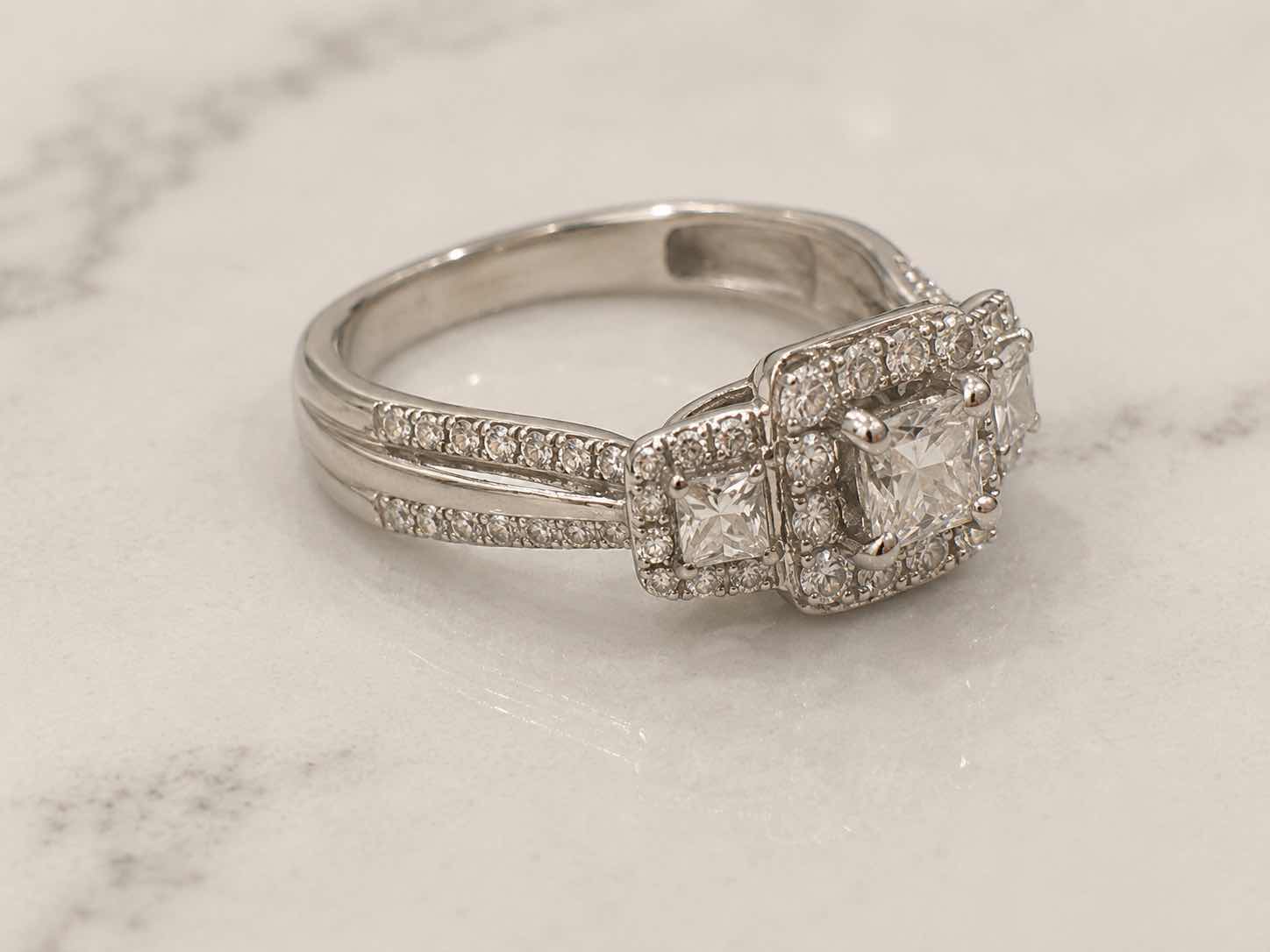 Photo 1 of 14K WHITE GOLD 1CTW DIAMOND RING. (EST SIZE 6 – 7) #25