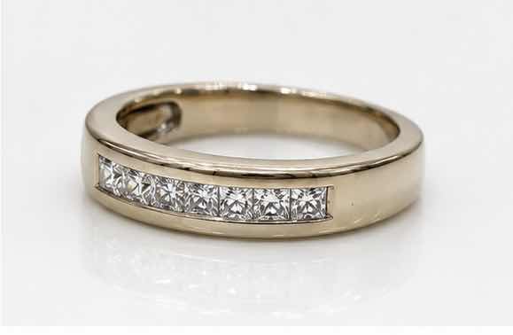 Photo 1 of 10K YELLOW GOLD 0.50 CTW DIAMOND RING 5.8 G. (EST SIZE 6–7.) #47