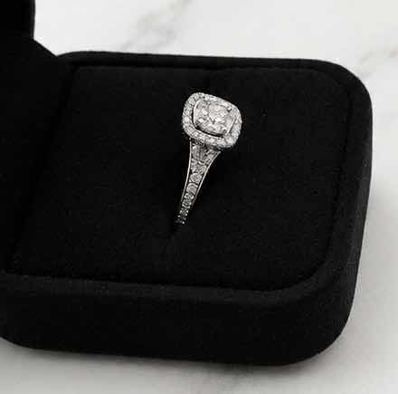 Photo 1 of 10K WHITE GOLD 1CTW DIAMOND RING 3.4 G (EST SIZE 5–6) #20