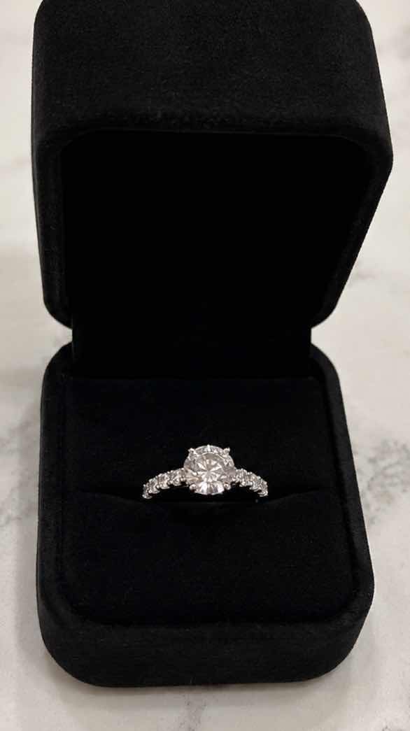 Photo 1 of 10K WHITE GOLD 1CTW DIAMOND RING 3.3 G. (EST SIZE 5–6) #49