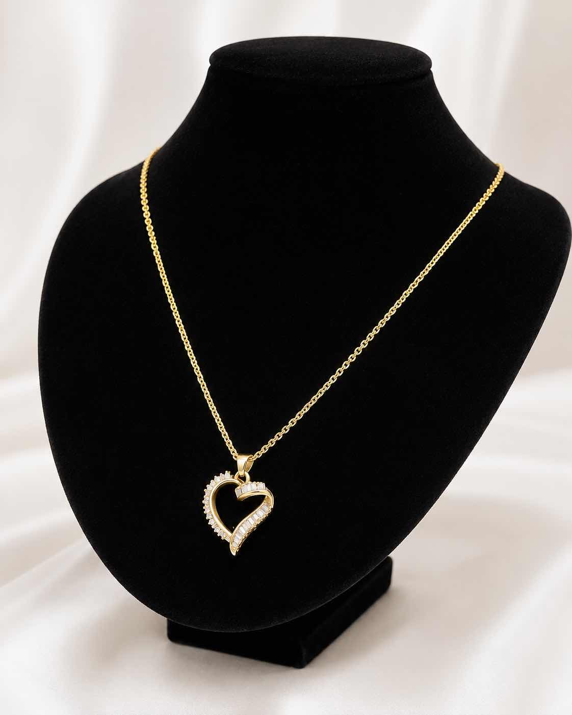 Photo 1 of 14K YELLOW GOLD W 2CTW DIAMOND HEART SHAPED NECKLACE 8G #18A