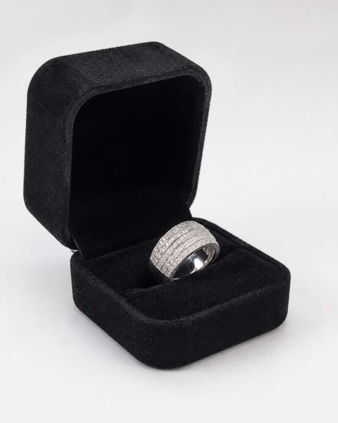 Photo 1 of 18K WHITE GOLD W 1.75 CTW DIAMOND RING 10.68G (EST SIZE 6-7) W APPRAISAL #2003