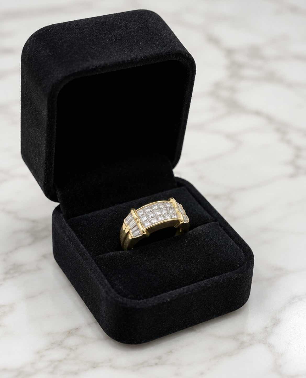 Photo 1 of 18K YELLOW GOLD W2.8 CTW DIAMOND RING 8.95 G (EST SIZE 7-8) W APPRAISAL #2009