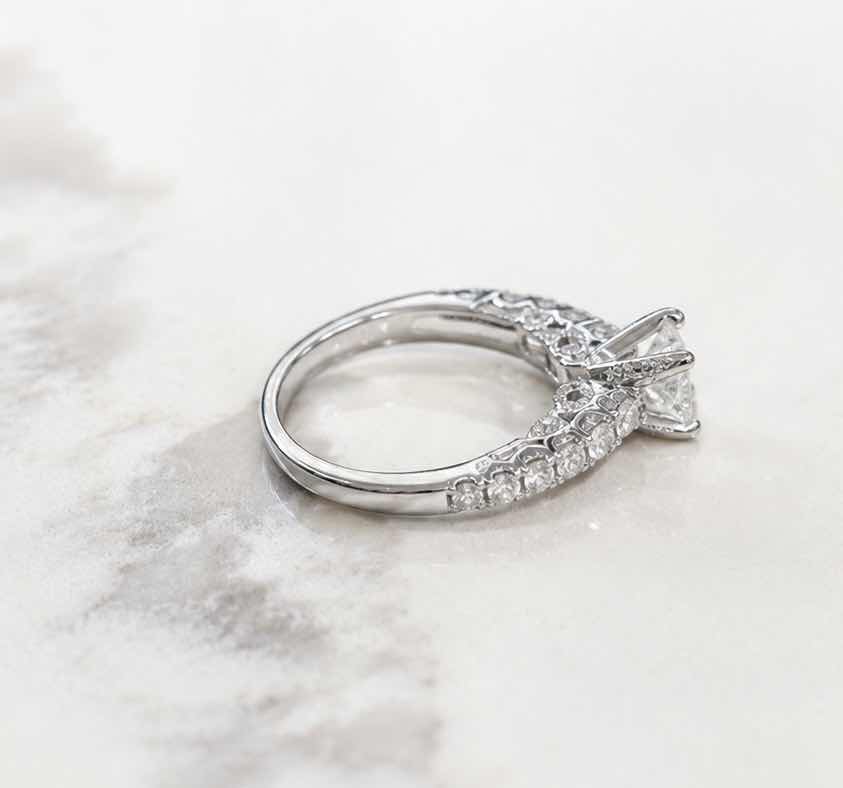 Photo 1 of 14K WHITE GOLD W 1CTW PRINCESS CUT CENTER DIAMOND & 1.5K SURROUNDING DIAMONDS 3.9G (EST SIZE 6-7) #20