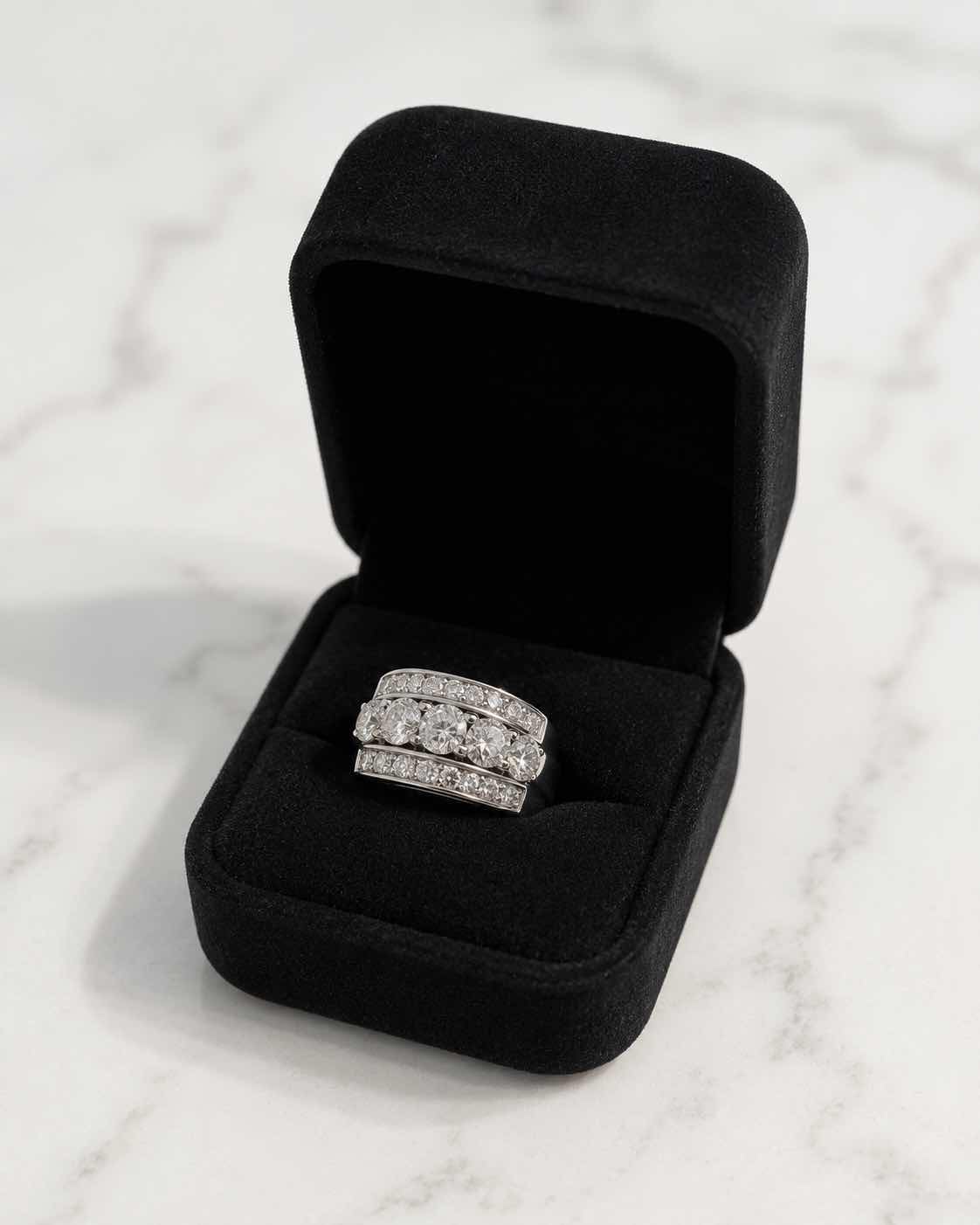 Photo 1 of 18K WHITE GOLD W2.6 CTW DIAMOND RING 8.72 G (EST SIZE 6-7) W APPRAISAL #20