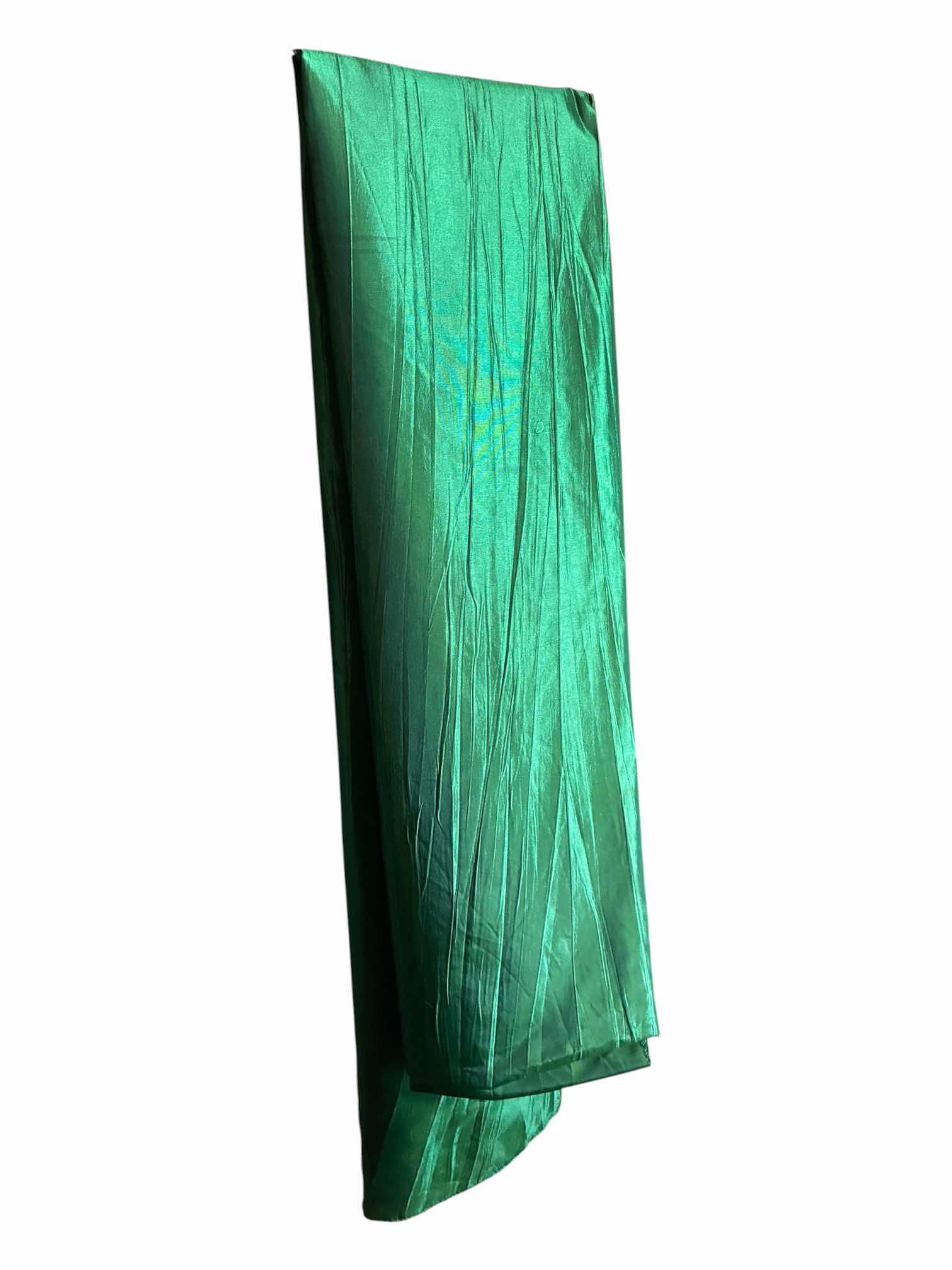 Photo 1 of 132” ROUND SATIN HUNTER GREEN TABLE LINEN