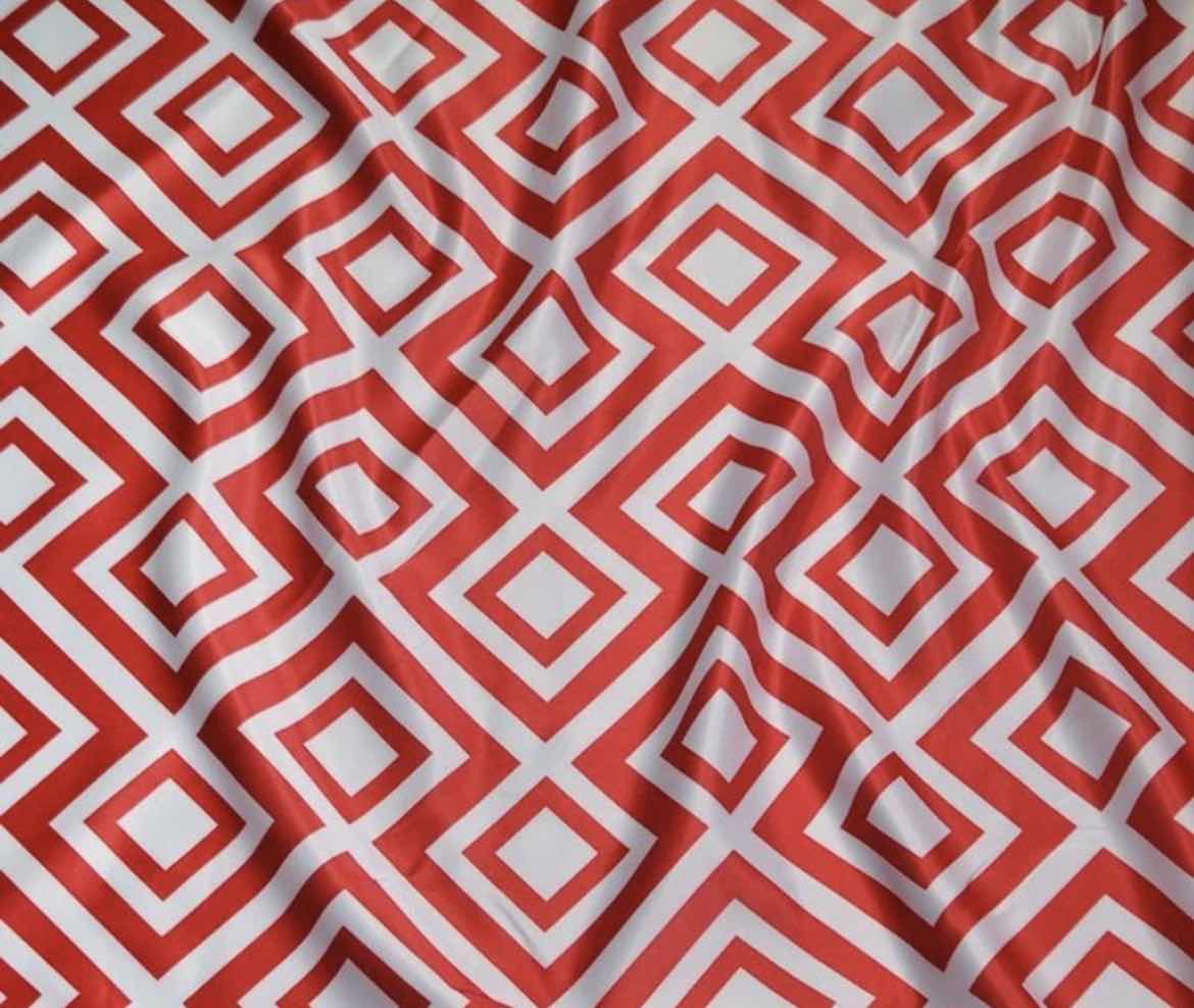 Photo 1 of 132” ROUND PARAGON PRINT LAMOUR TABLE LINEN