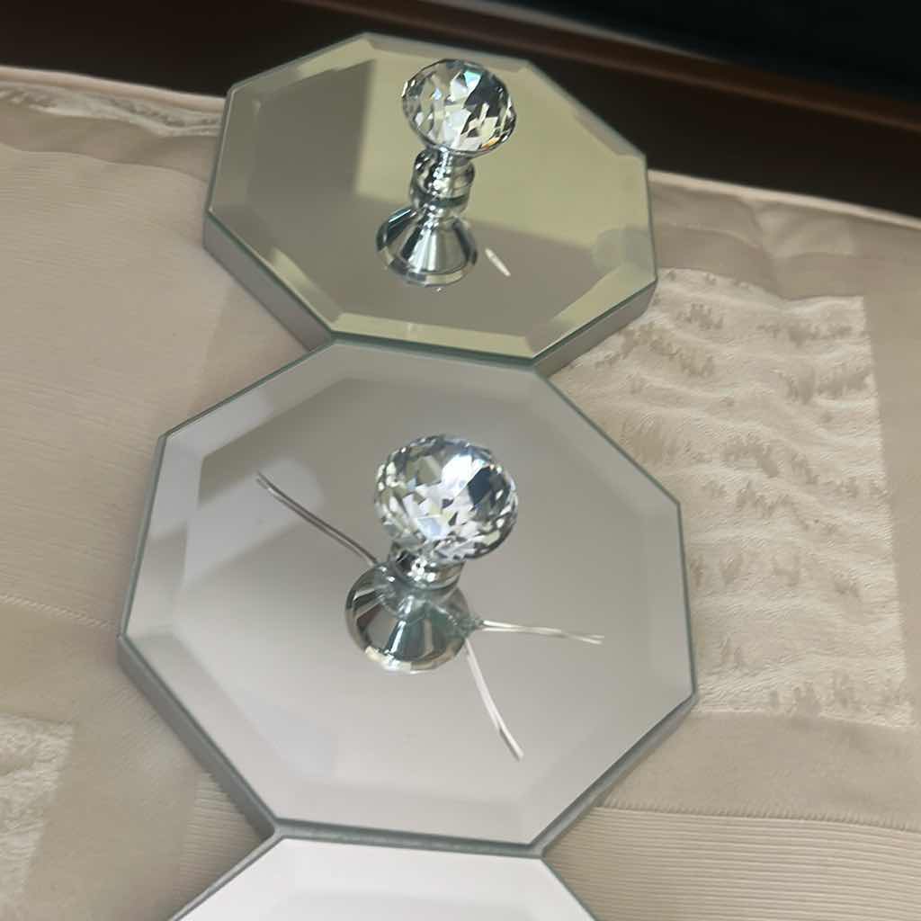 Photo 1 of 3- GLASS CRYSTAL KNOB RACK 15" 19" 24"