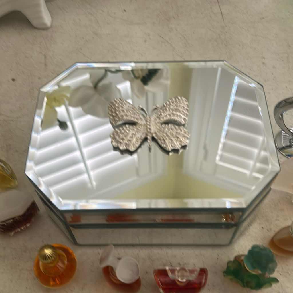 Photo 1 of 17- SMALL PERFUME BOTTLES IN GLASS BOX