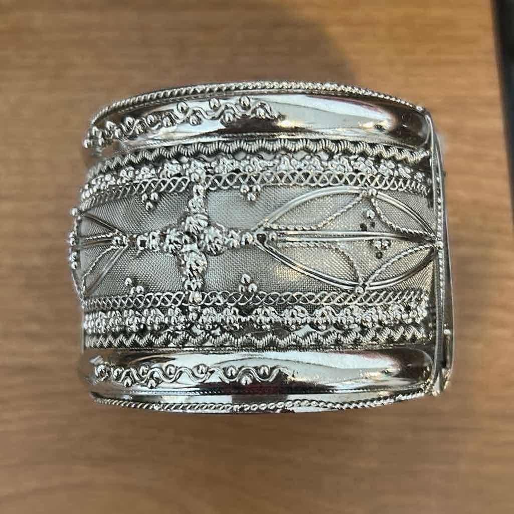 Photo 1 of VINTAGE SILVER TONE CLAMPER BRACELET W 6 FASHION BRACELETS