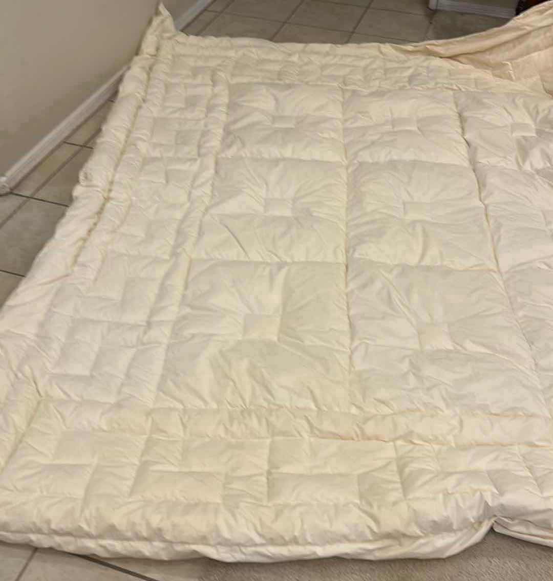 Photo 1 of QUEEN DOWN COMFORTER DUVET INSERT WITH A SQUARE BAFFLE-BOX STITCH DESIGN.