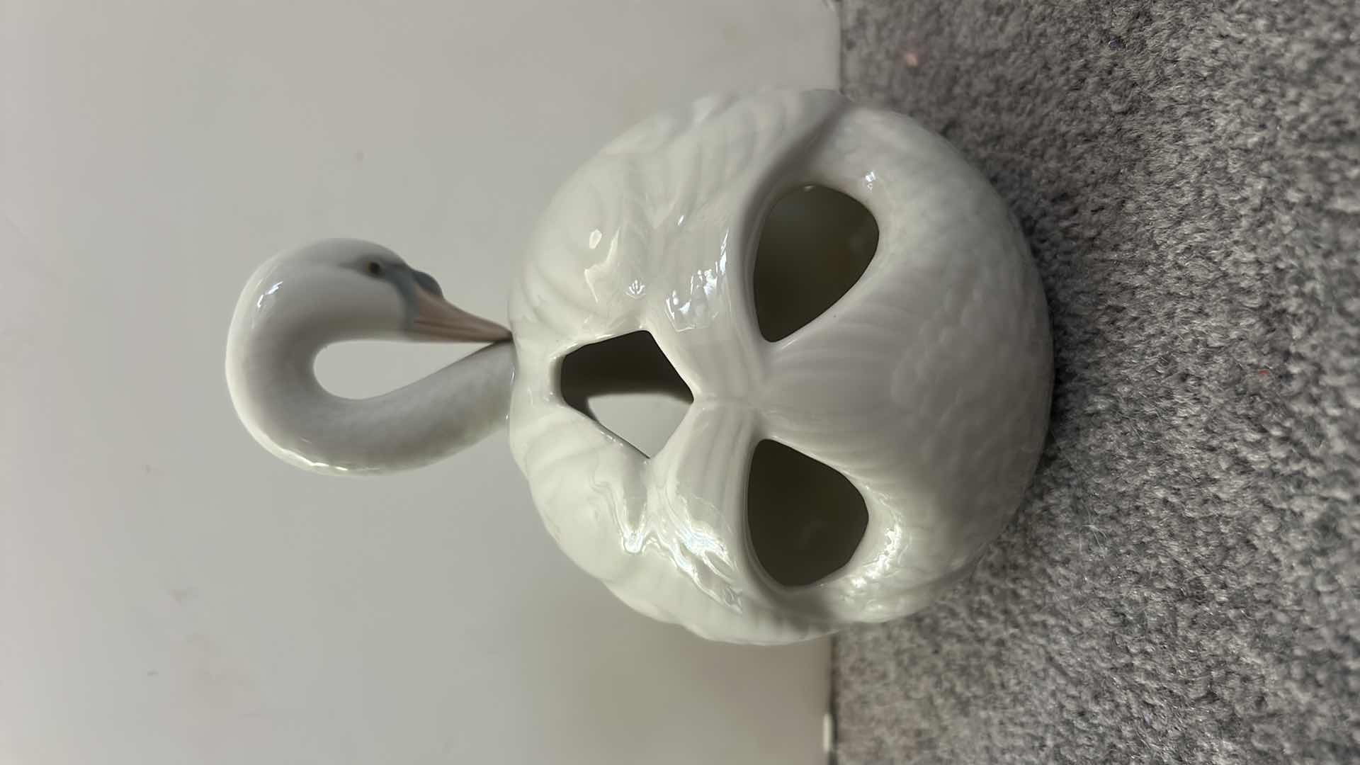 Photo 1 of LLADRO SWAN FIGURINE H6”