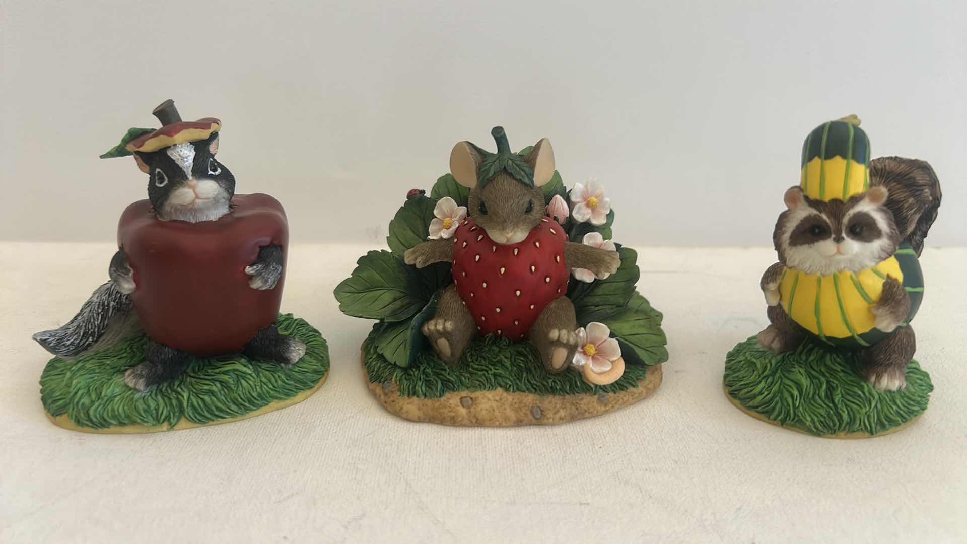 Photo 1 of 3 CHARMING TAILS MICE FIGURINES