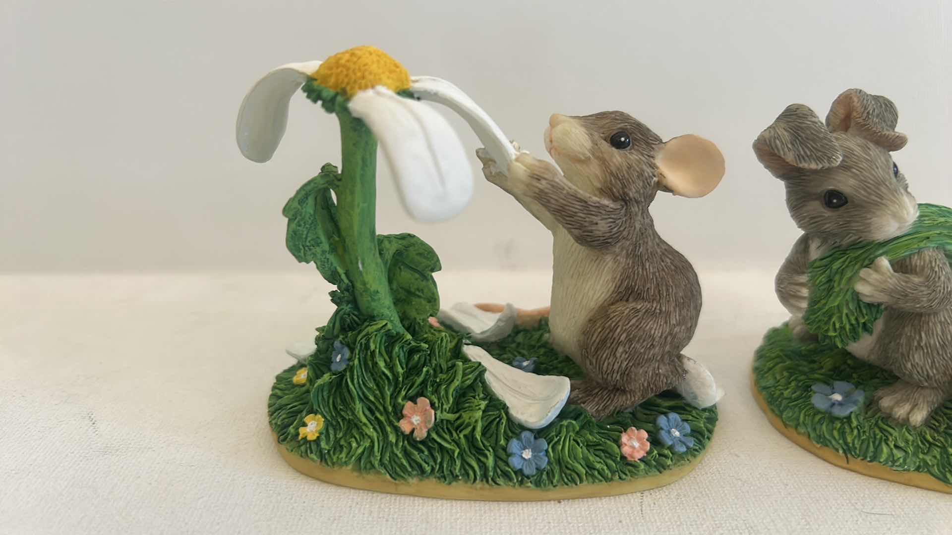 Photo 1 of 2 MICE FIGURINES - CHARMING TAILS
& SILVESTRI
