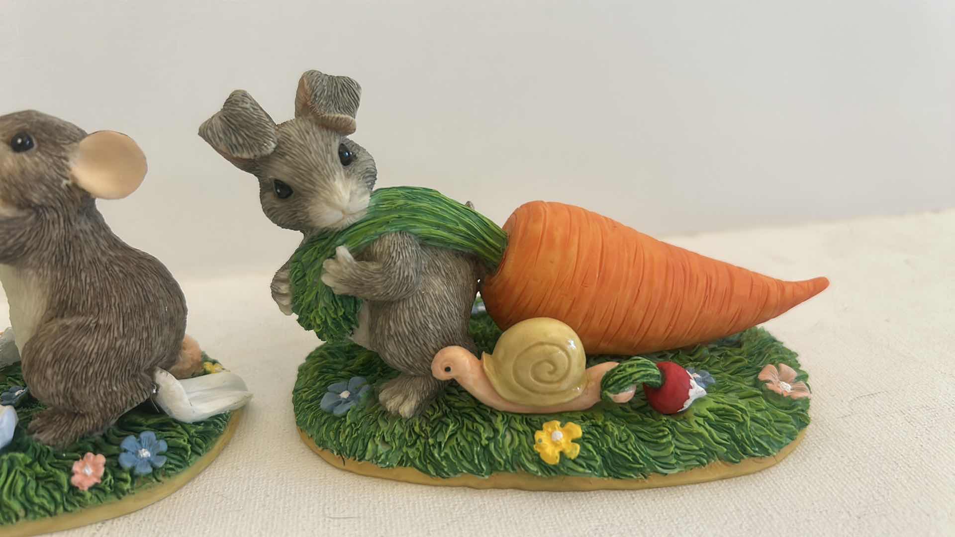 Photo 1 of 2 MICE FIGURINES - CHARMING TAILS
& SILVESTRI