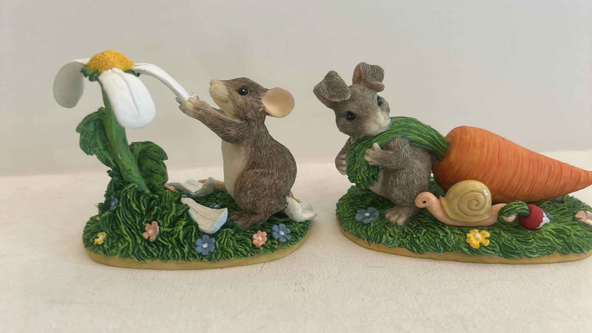 Photo 1 of 2 MICE FIGURINES - CHARMING TAILS
& SILVESTRI