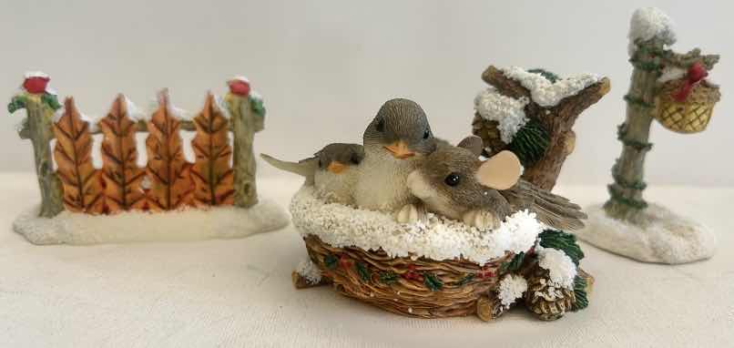 Photo 1 of 3 CHARMING TAILS MICE FIGURINE & CHRISTMAS FIGURINES