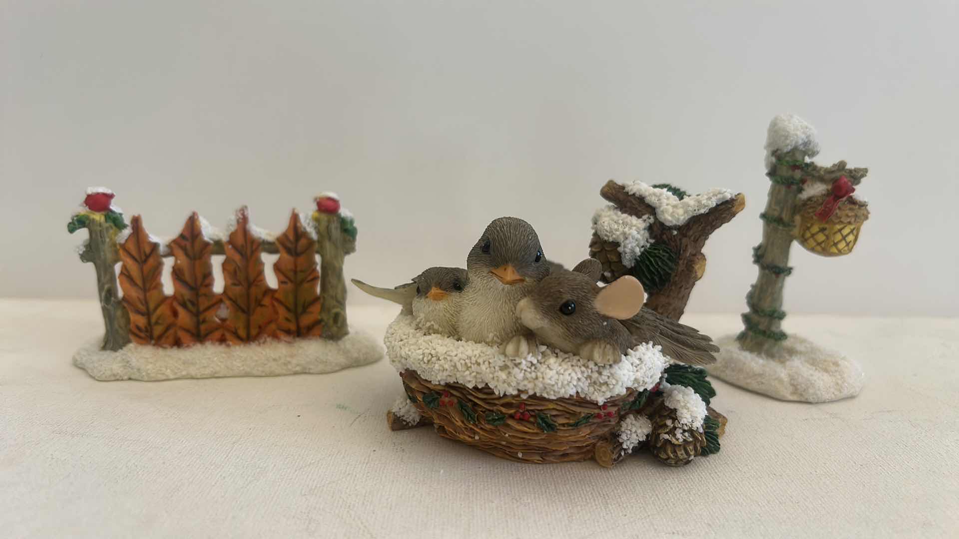 Photo 1 of 3 CHARMING TAILS MICE FIGURINE & CHRISTMAS FIGURINES