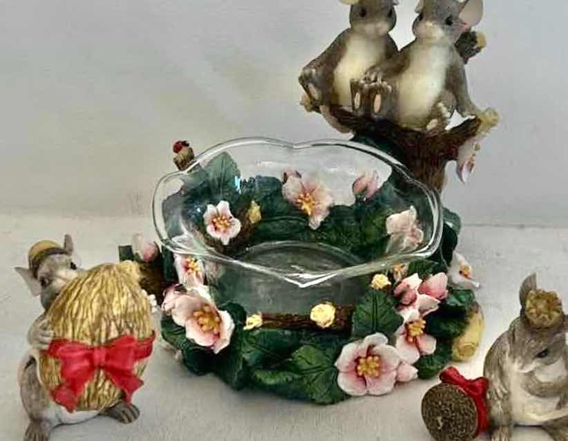 Photo 1 of 4 CHARMING TAILS MICE FIGURINES (TALLEST H4.5”)