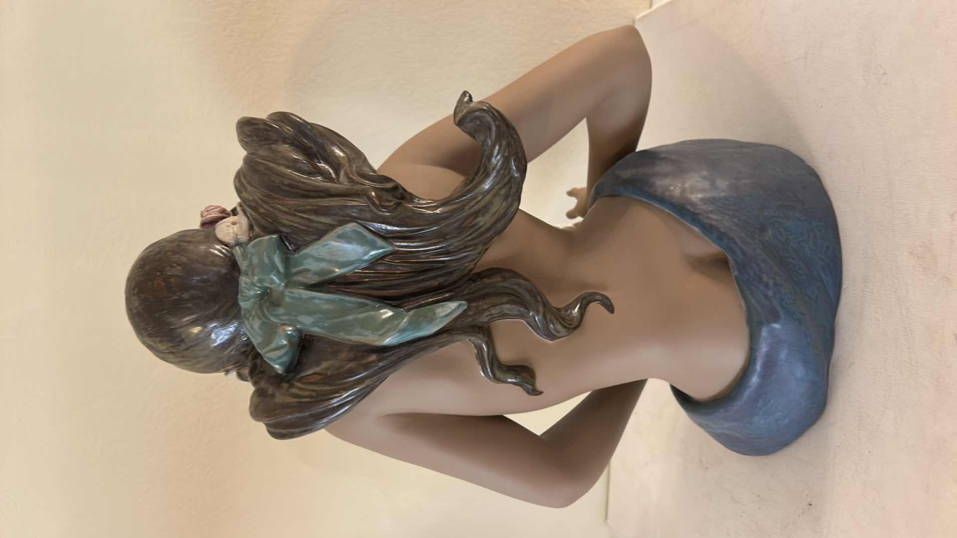 Photo 1 of Lladró PORCELAIN SCULPTURE TITLED A TRIBUTE TO PEACE H17”