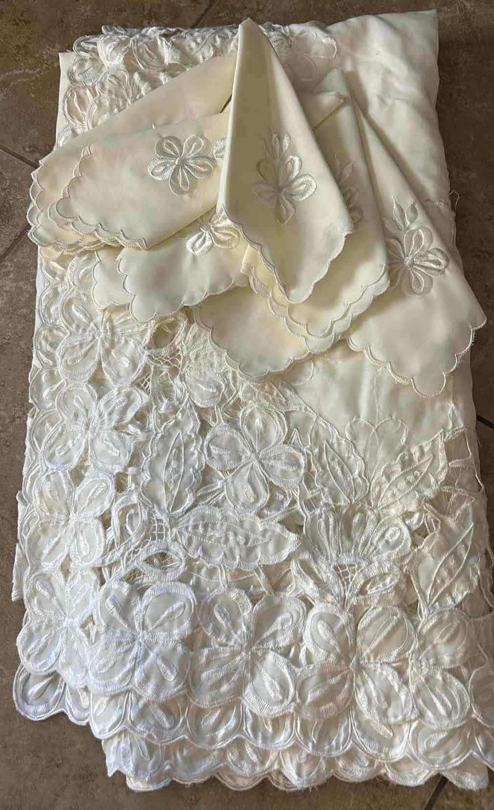 Photo 1 of VINTAGE IVORY TABLECLOTH WITH 8 NAPKINS