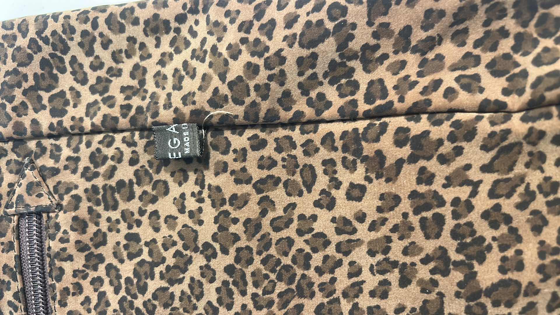 Photo 1 of NOT AUTHENTICATED BOTTEGA VENETA REVERSIBLE, LEOPARD, PRINT, NYLON TOTE BAG