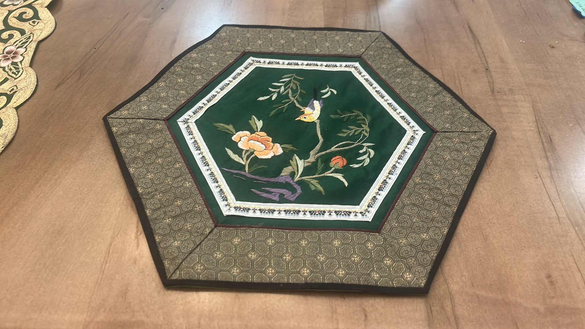 Photo 1 of 3 VINTAGE CHINESE SILK EMBROIDERED DOILIES/TABLE MAT
