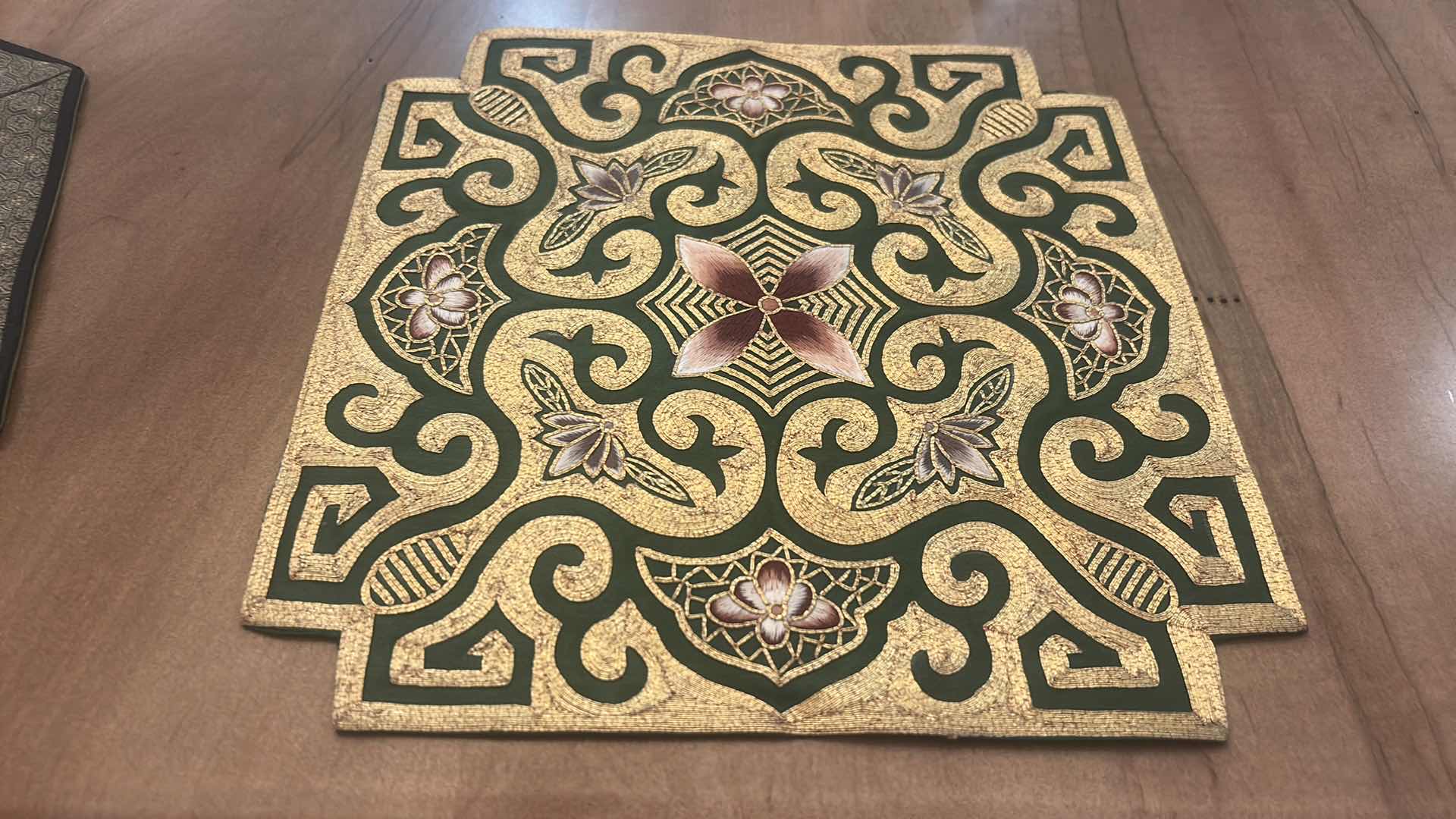Photo 1 of 3 VINTAGE CHINESE SILK EMBROIDERED DOILIES/TABLE MAT