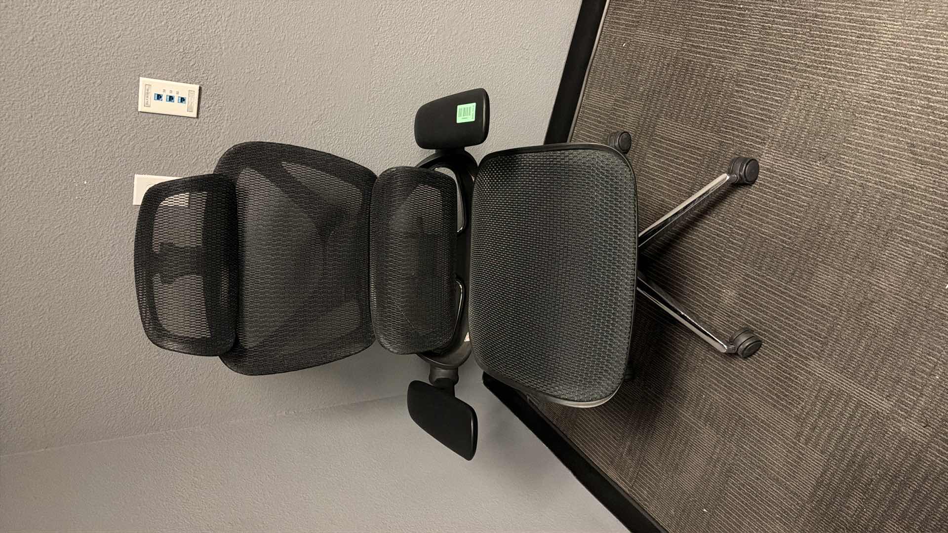 Photo 1 of Mesh ergonomic office chair