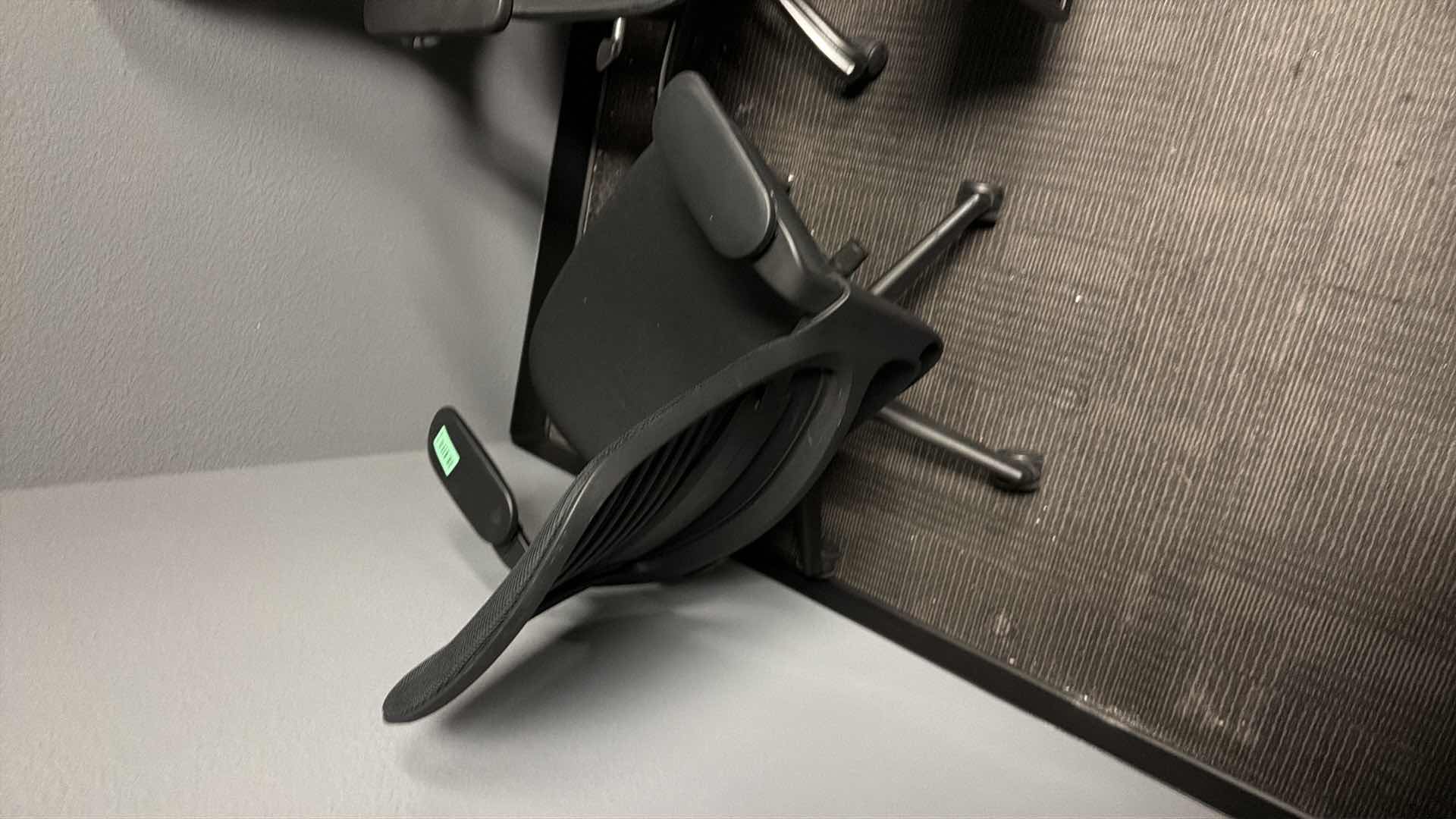 Photo 1 of Mesh office chair