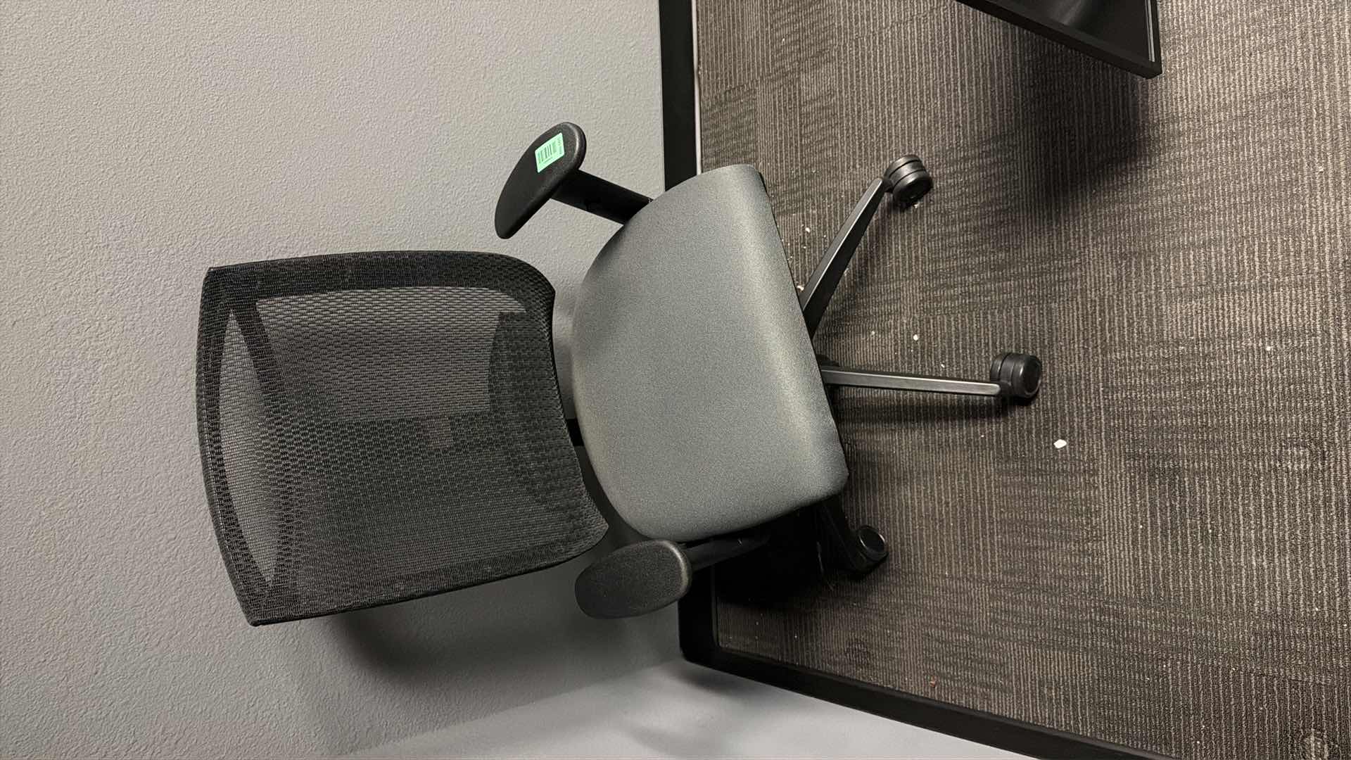 Photo 1 of Grey mesh office chair