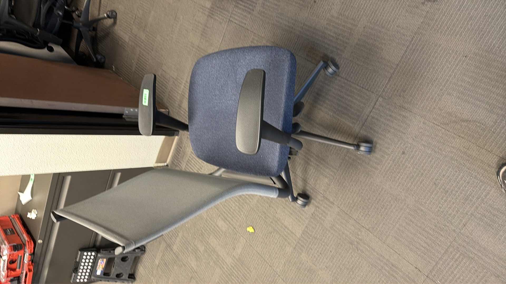 Photo 1 of Mesh office chair