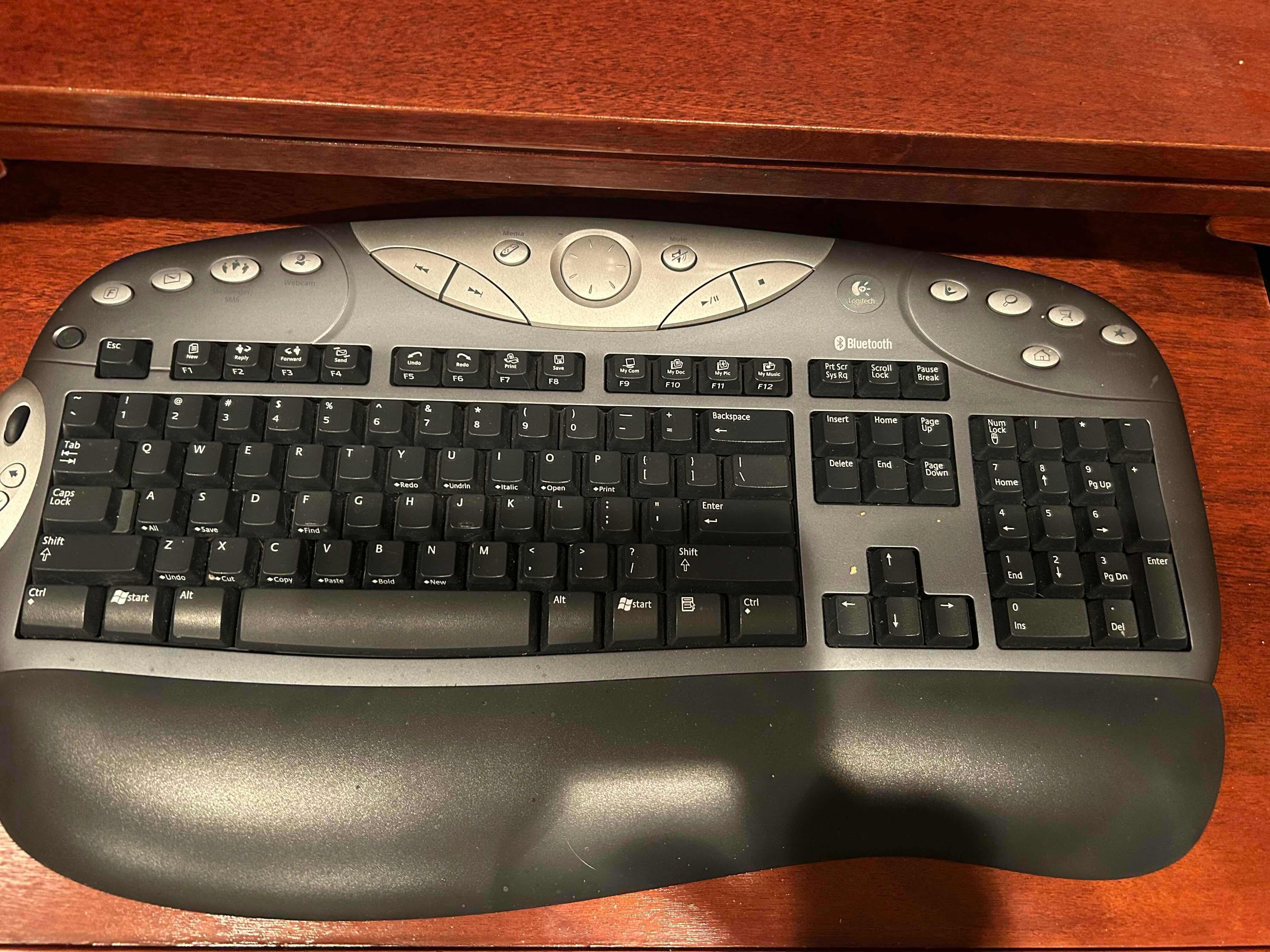 Photo 1 of SONY MONITOR 19" & BLUETOOTH KEYBOARD MOUSE