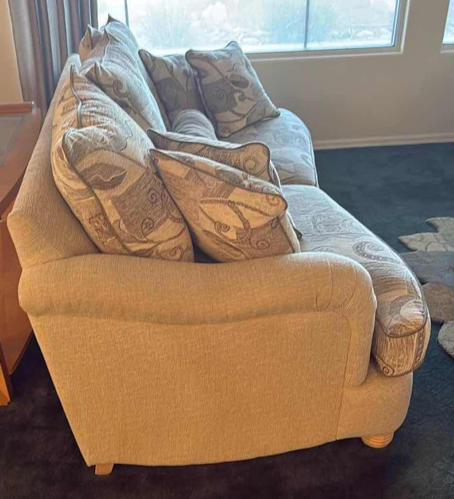 Photo 1 of 7’ TRADITIONAL-STYLE BEIGE PATTERNED FABRIC SOFA W ROLLED ARMS & ACCENT PILLOWS