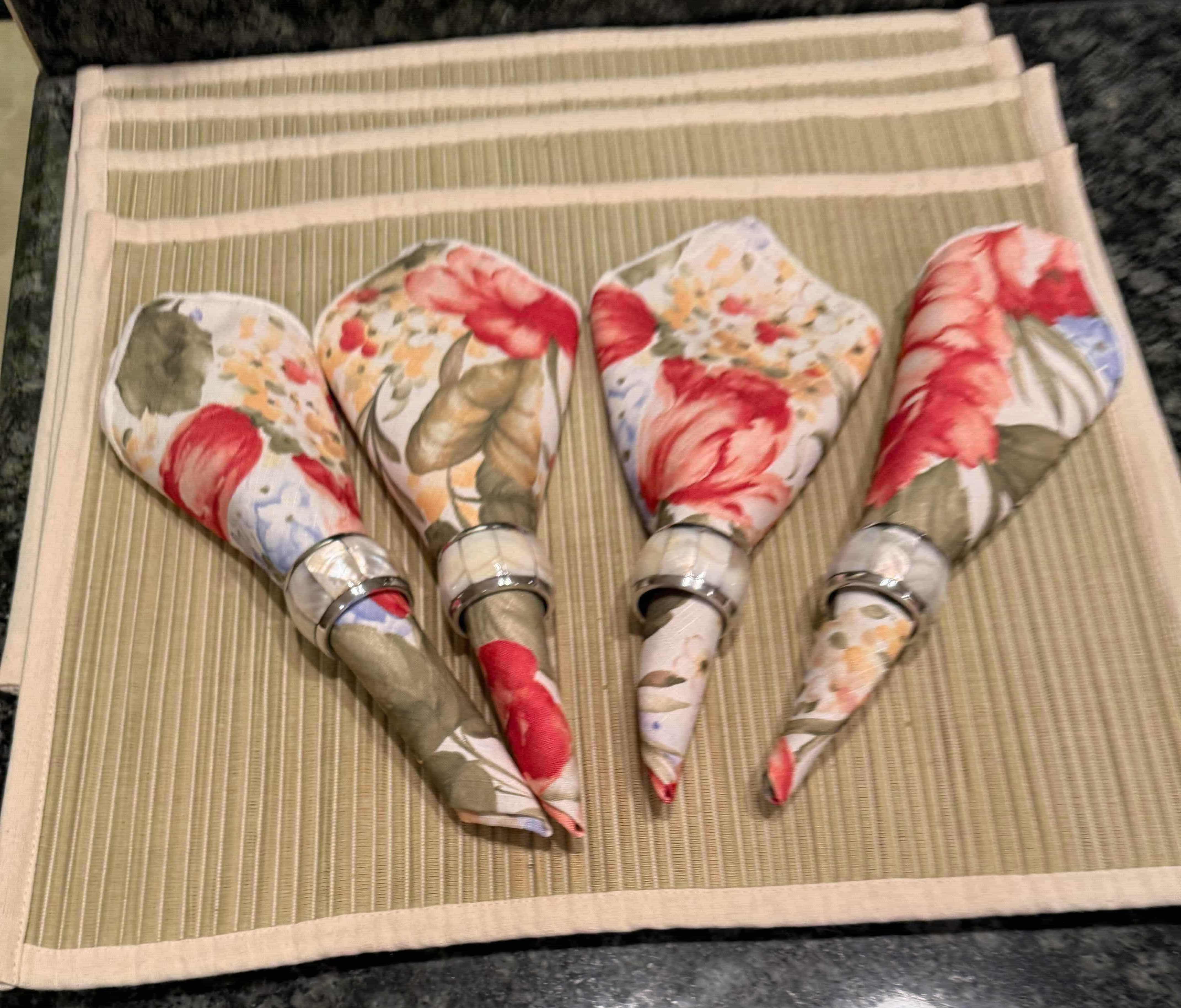 Photo 1 of 6-GREEN PLACEMATS, FLORAL NAPKINS W SILVER RINGS