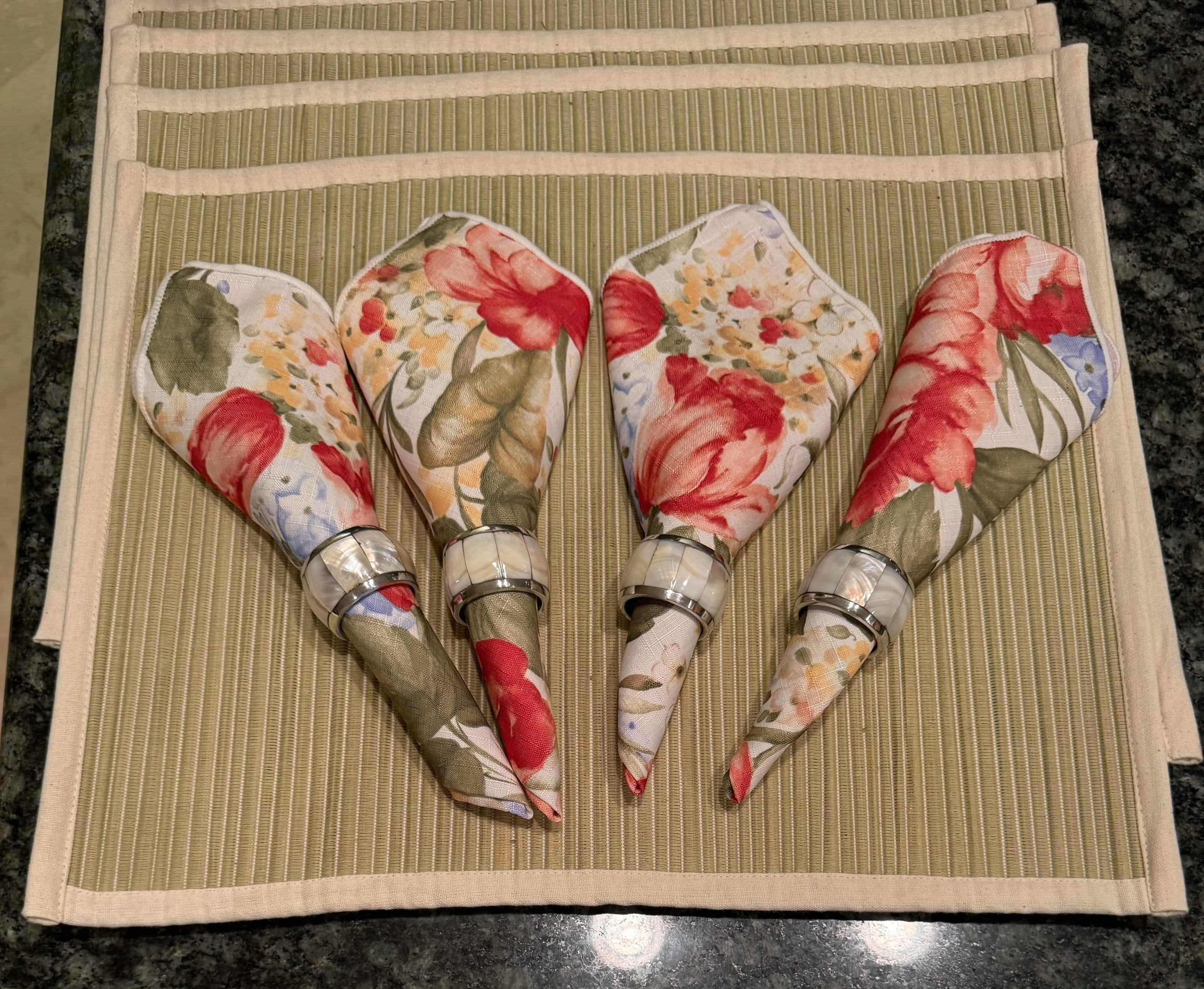 Photo 1 of 6-GREEN PLACEMATS, FLORAL NAPKINS W SILVER RINGS