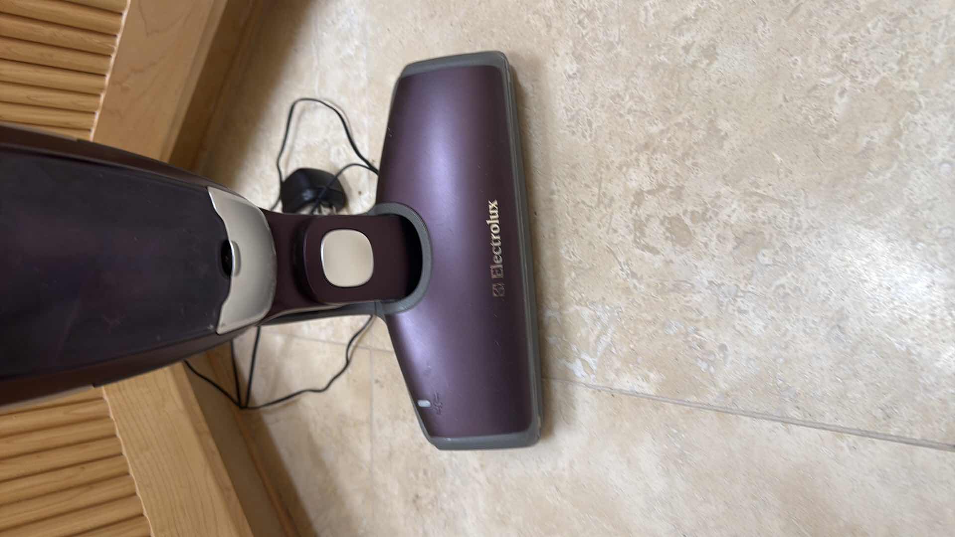 Photo 1 of ELECTROLUX VACUUM-ERGORAPIDO ULTRA