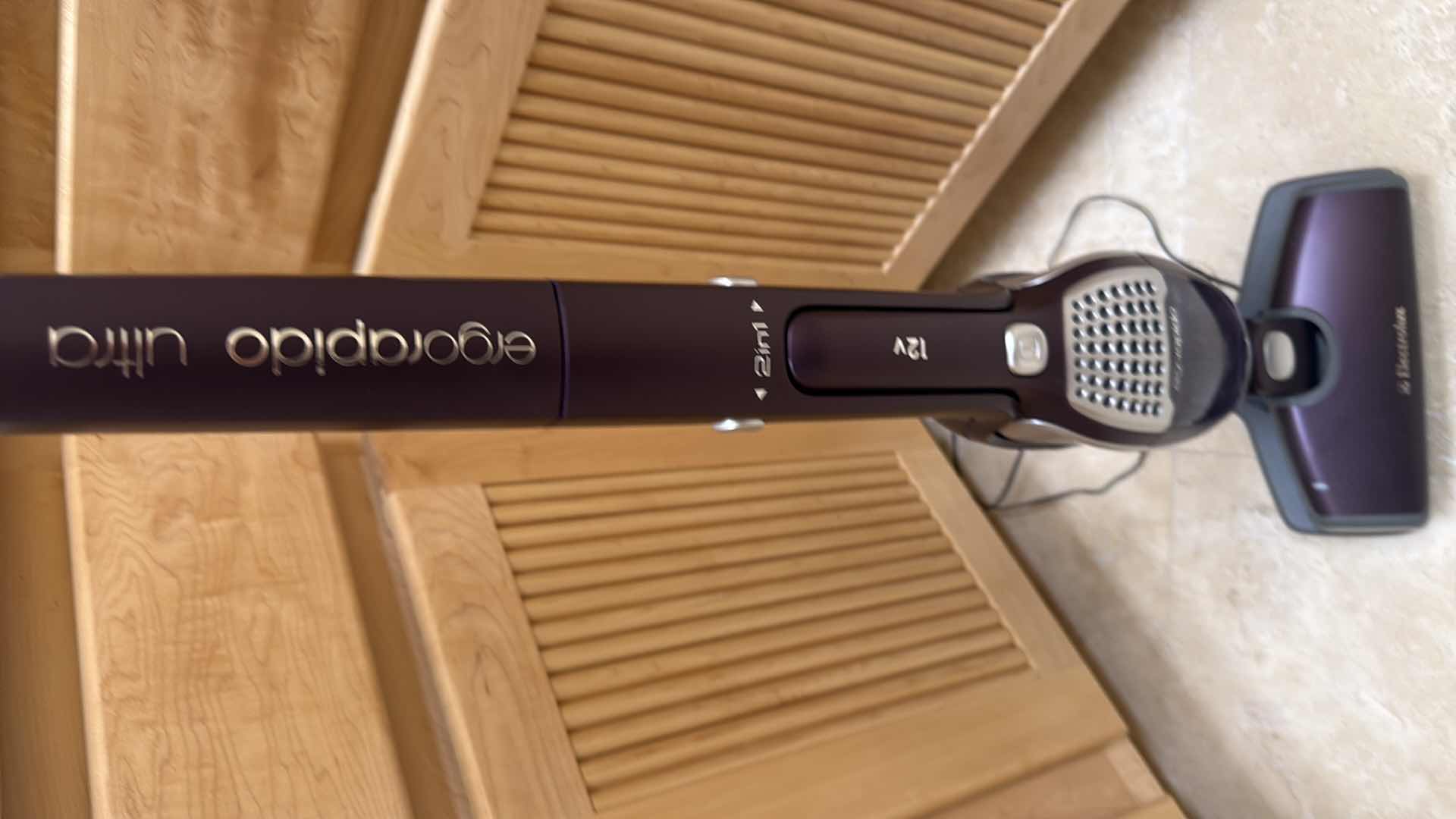Photo 1 of ELECTROLUX VACUUM-ERGORAPIDO ULTRA