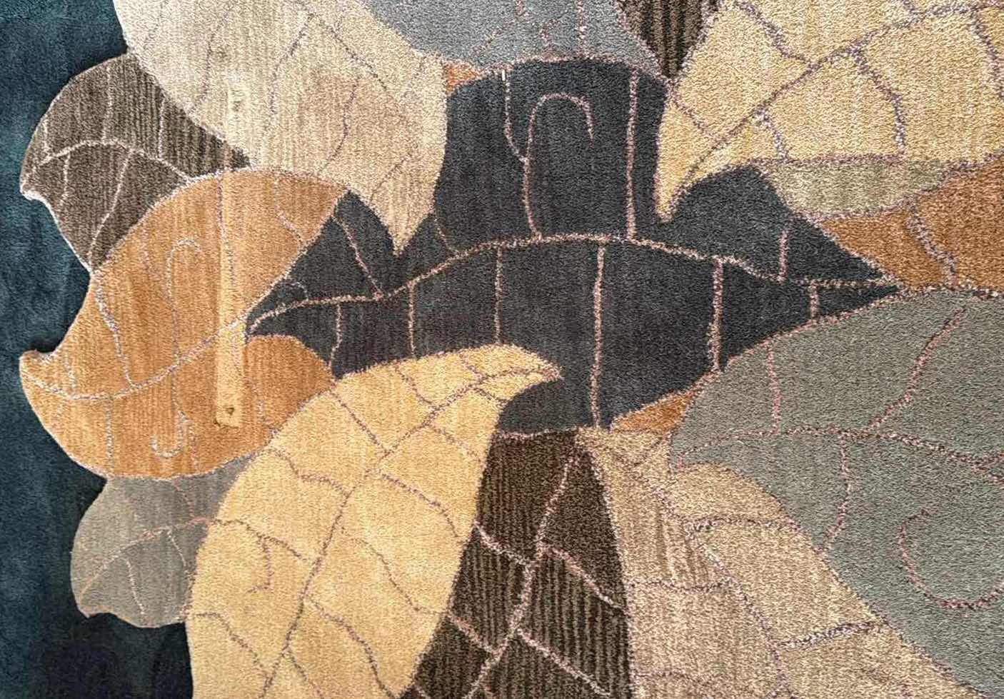 Photo 1 of ASPEN LEAF DESIGN WOOL PILE AREA RUG 6x6