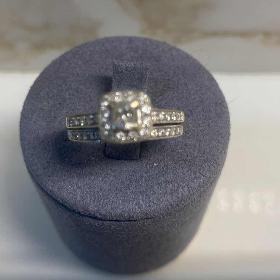 View 2 of 10K WHITE GOLD W 1ctw DIAMOND RING 4.8G (APPROXIMATE SIZE 6–7) #14