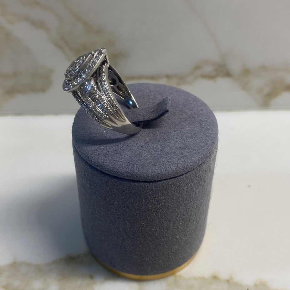 View 3 of 10K WHITE GOLD W 1ctw DIAMOND RING 5.2G (APPROXIMATE SIZE 6 1/2 TO 7 1/2) #6